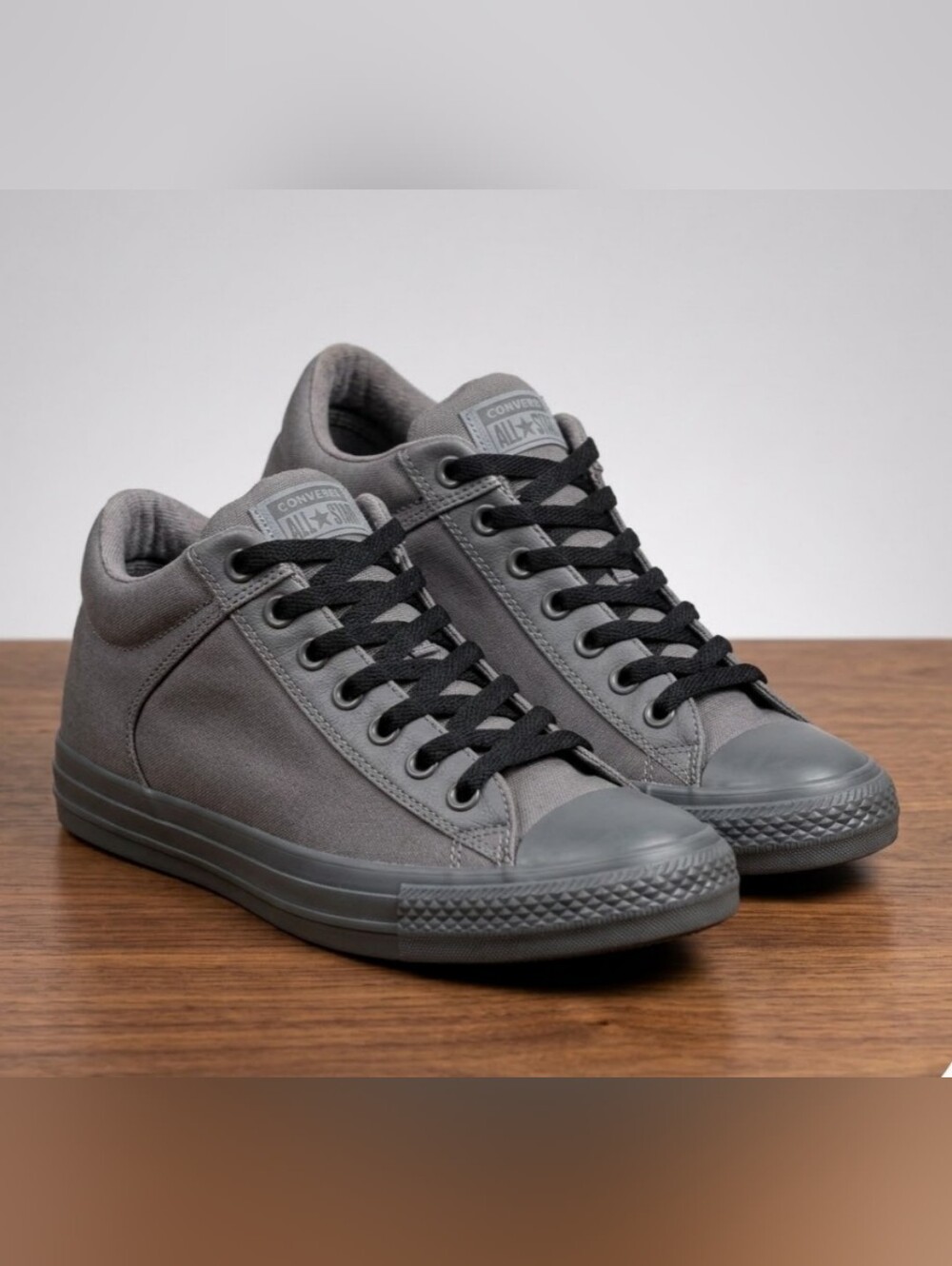 NEW! Converse Low Top Sneakers in Gray with Black Laces Mens Sz 9